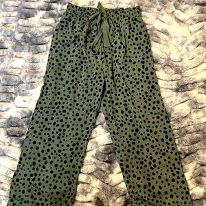 Listicle Green and Black Paper Bag Pants in Dalmatian Print Size Small